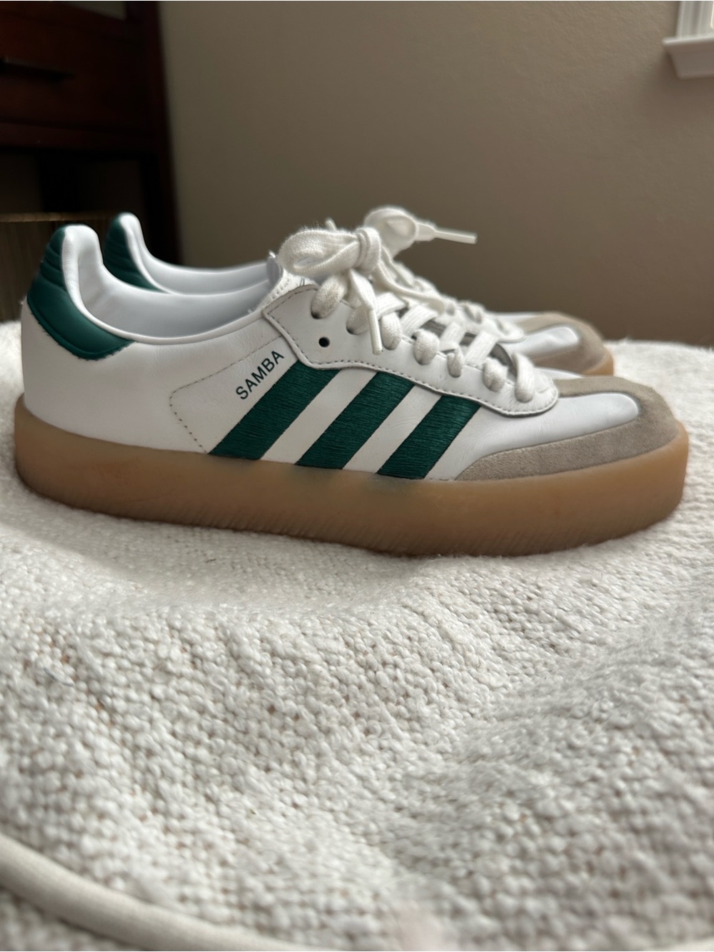 adidas Samba Women’s Sneaker in White with Dark Green stripes - Picture 4 of 6
